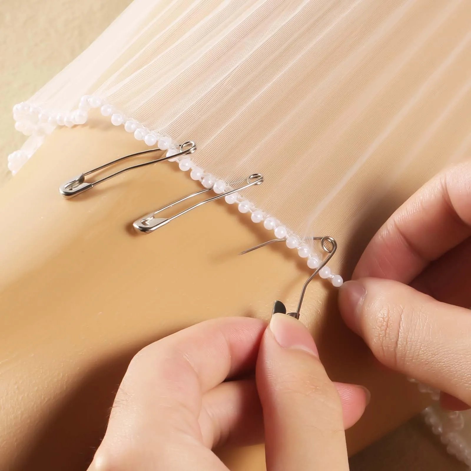 100pcs Curved Safety Pins, 1.5in Quilting Basting Pins Bent Safety Pins Sewing Safety Pins Accessories for Crafting Quilting Knitting Sewing(Silver)