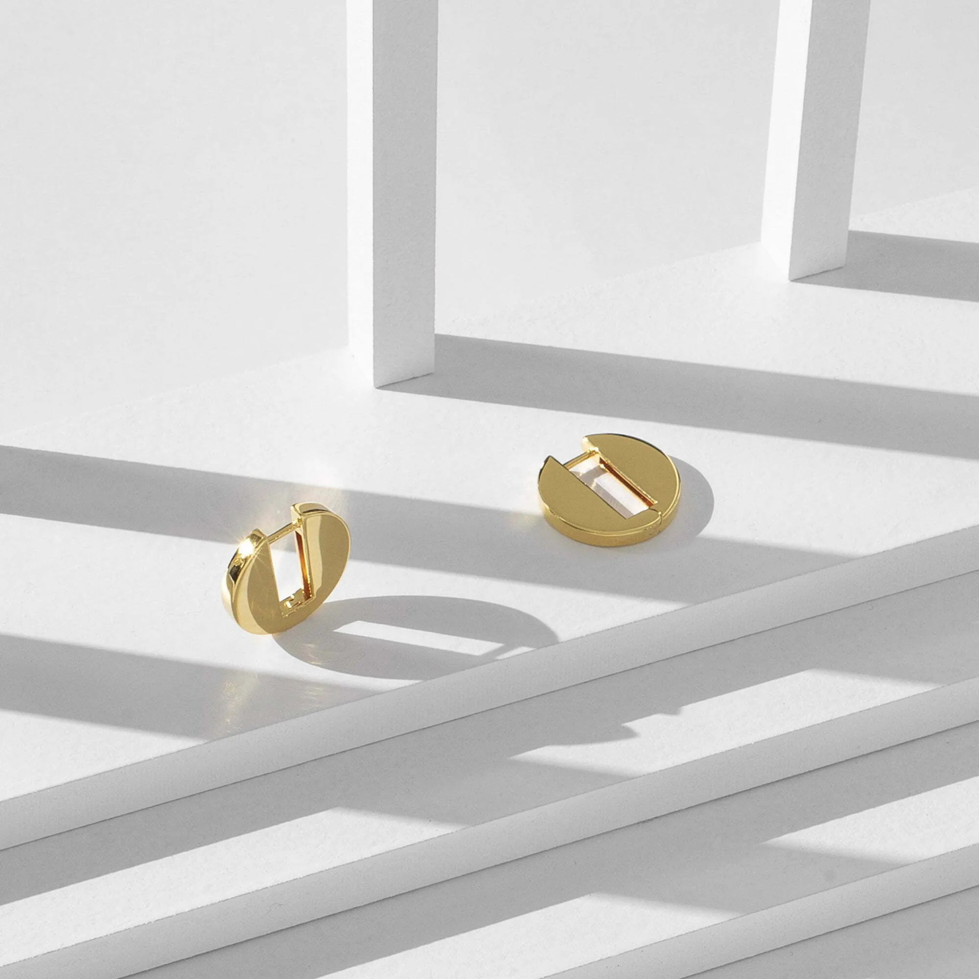 Circle Earrings • 18K Gold Vermeil