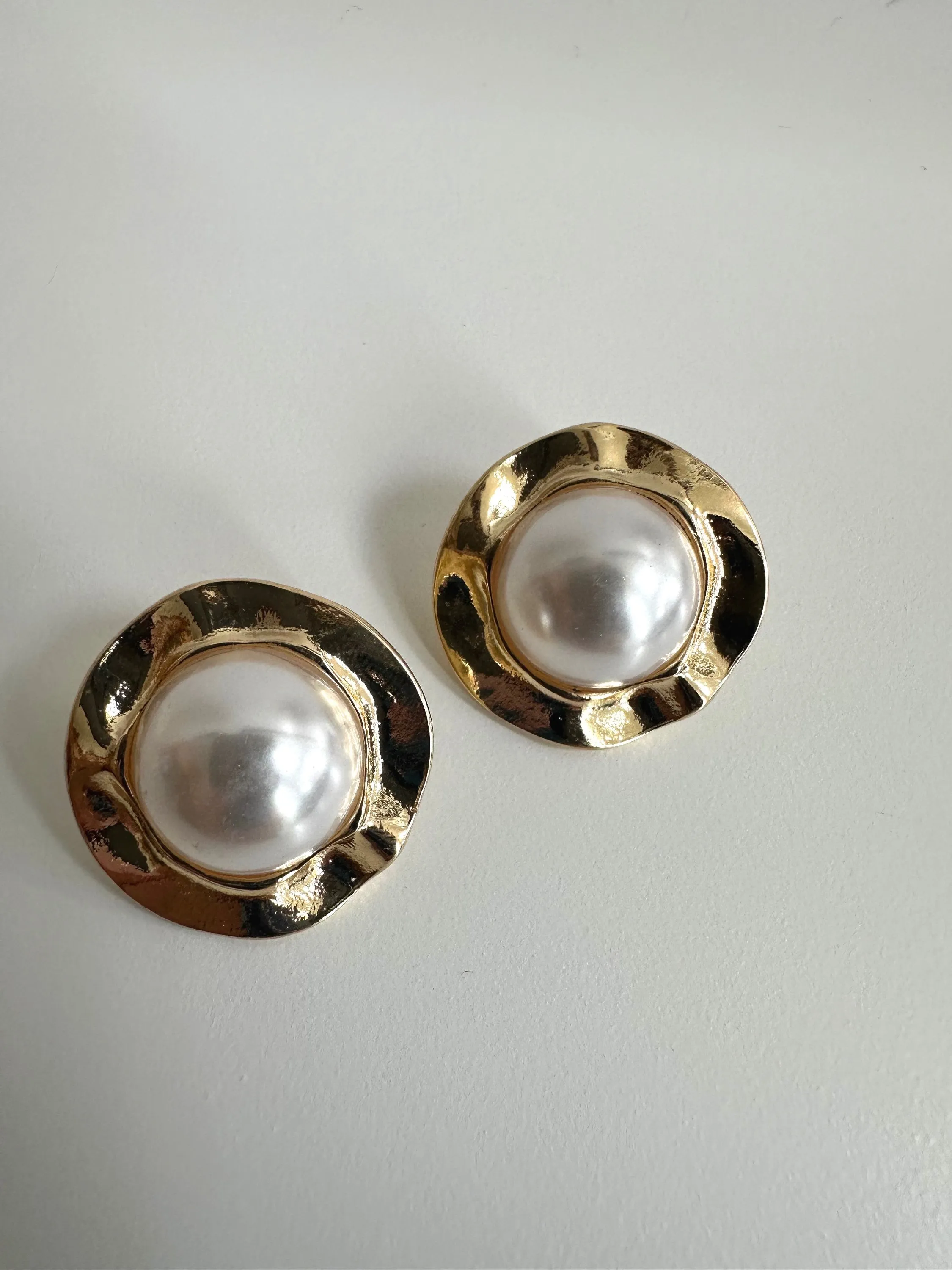Clementine - Gold Pearl Earring